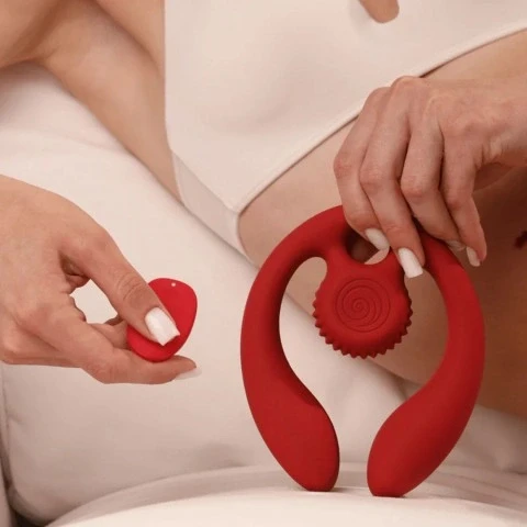 Стимулятор для пар «Snail GIZI DUO» от «SVibe» (бордовый) Стимулятор для пар «Snail GIZI DUO» от «SVibe» (бордовый)