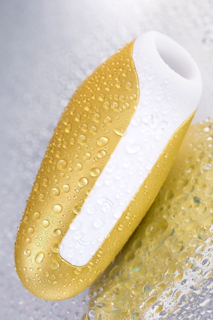 Вакуумный стимулятор для клитора «Love Breeze» от «Satisfyer»