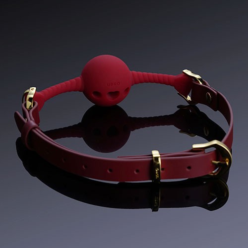 Красный кляп «Middle Heart-shaped Breathable Mouth» от «UPKO»  Красный кляп «Middle Heart-shaped Breathable Mouth» от «UPKO»