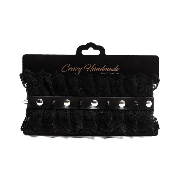 Чокер с шипами и черным кружевом от «Crazy Handmade»