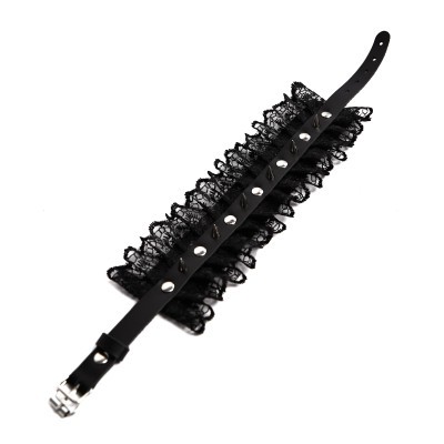 Чокер с шипами и черным кружевом от «Crazy Handmade»