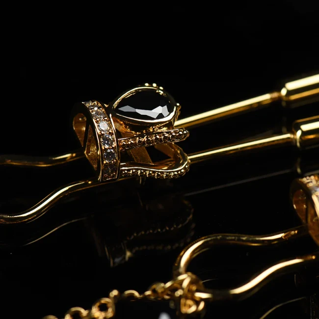 Зажимы на соски «Crown chain nipple clamps» от «UPKO»  Зажимы на соски «Crown chain nipple clamps» от «UPKO»