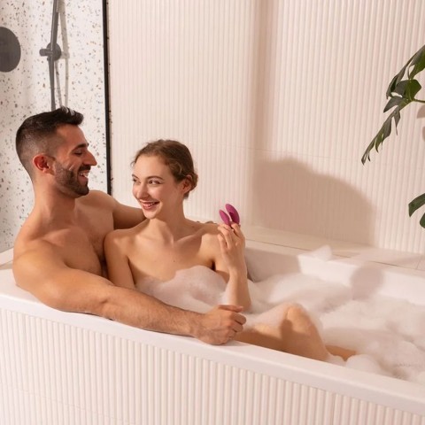 Вибратор для пар «Sync 2» от «We-Vibe» - розовый (в комплекте батарейка для пульта) Вибратор для пар «Sync 2» от «We-Vibe» - розовый (в комплекте батарейка для пульта)