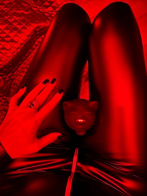 Вакуумный стимулятор клитора «Gcat» от «Gvibe»   Вакуумный стимулятор клитора «Gcat» от «Gvibe»