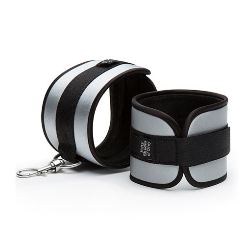 Комплект для бондажа на кровати «Hard Limits Restraint Kit» от «Fifty Shades of Grey» Комплект для бондажа на кровати «Hard Limits Restraint Kit» от «Fifty Shades of Grey»