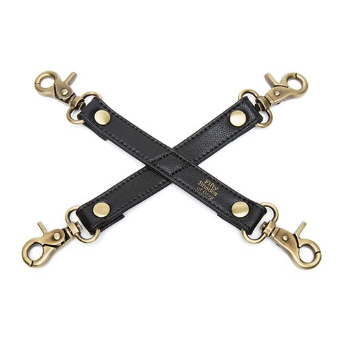 Черный фиксатор для манжет «Bound to You Faux Leather Hogtie» от «Fifty Shades of Grey» Черный фиксатор для манжет «Bound to You Faux Leather Hogtie» от «Fifty Shades of Grey»