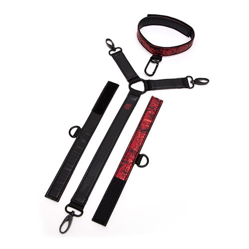 Ошейник с наручниками «Reversible Faux Leather Collar and Wrist» от «Fifty Shades of Grey» Ошейник с наручниками «Reversible Faux Leather Collar and Wrist» от «Fifty Shades of Grey»