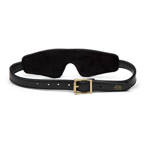 Черная плотная маска на глаза «Bound to You Faux Leather Blindfold» от «Fifty Shades of Grey» Черная плотная маска на глаза «Bound to You Faux Leather Blindfold» от «Fifty Shades of Grey»