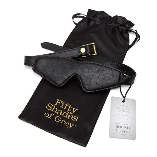 Черная плотная маска на глаза «Bound to You Faux Leather Blindfold» от «Fifty Shades of Grey» Черная плотная маска на глаза «Bound to You Faux Leather Blindfold» от «Fifty Shades of Grey»