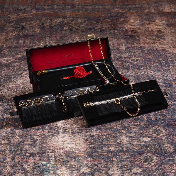 Набор БДСМ «Luxurious & Romantic Bondage Play Kit» «UPKO» Набор БДСМ «Luxurious & Romantic Bondage Play Kit» «UPKO»