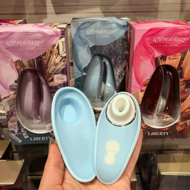 Бесконтактный клиторальный стимулятор «Womanizer Liberty» Бесконтактный клиторальный стимулятор «Womanizer Liberty»