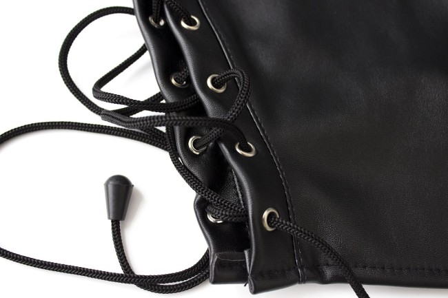 Маска с прорезями для глаз