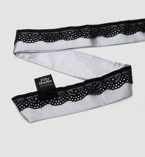 Атласный ошейник с зажимами для сосков Play Nice Атласный ошейник с зажимами для сосков Play Nice