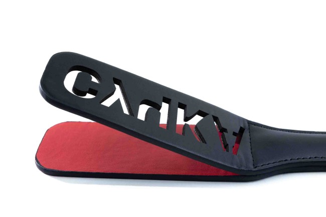 Шлепалка с надписью «Сучка» 