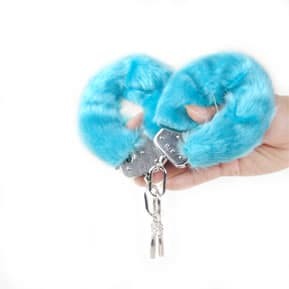 [A] Наручники с мехом (в ассортименте)