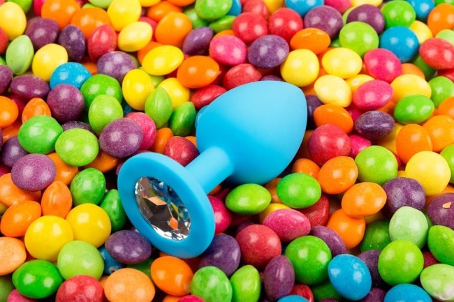 Маленькая силиконовая пробка с кристаллом