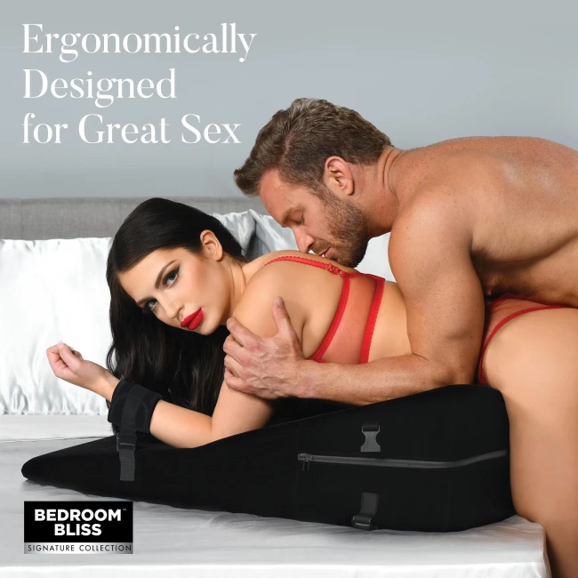 Подушка для секса с наручниками «Bedroom bliss» Подушка для секса с наручниками «Bedroom bliss»
