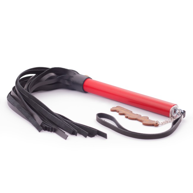 Плеть из натуральной кожи с красной ручкой от «Crazy Handmade»